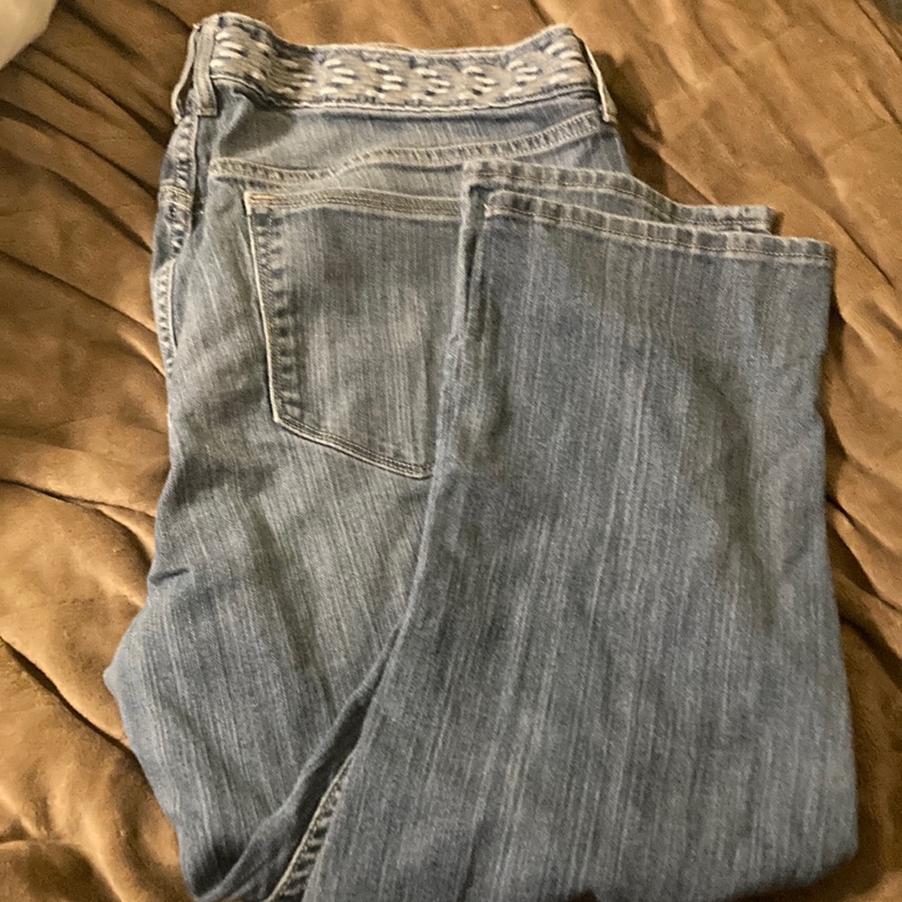 Old Navy jean Capri with detailed waist band size 18 light denim